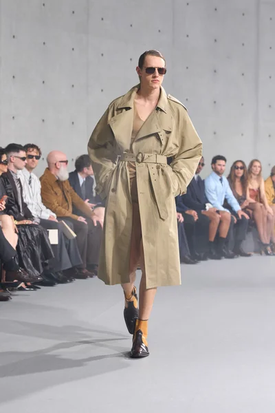 Look 32